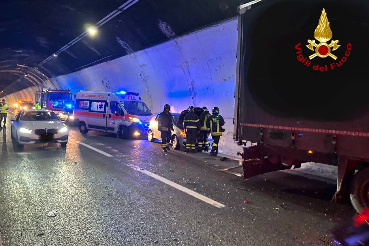 Tamponamento in galleria sulla A14: ferito un 56enne e traffico il tilt ...