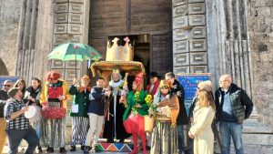 Il sindaco consegna le chiavi della città a Re Carnevale: per Ascoli è il decollo verso la grande kermesse in maschera <span> (Video) Il sindaco consegna le chiavi della città a Re Carnevale: per Ascoli è il decollo verso la grande kermesse in maschera <span> (Video)