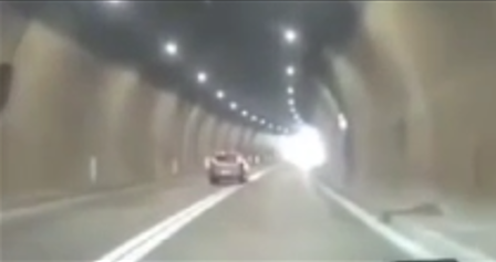 Scontro tra due auto all’interno della galleria di Rosara: tragedia sfiorata <span> (Video)