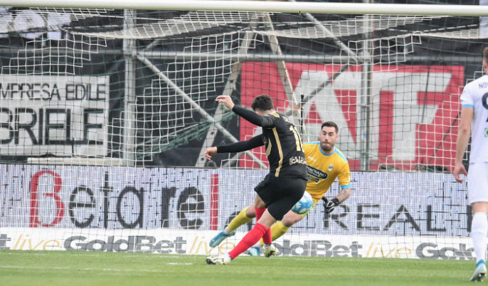 Serie B: l’Ascoli aggancia lo Spezia e si prepara al match clou