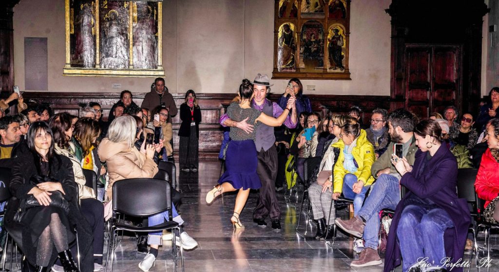 Tango argentino, musica e ballo conquistano la Pinacoteca <span> (Video e foto)