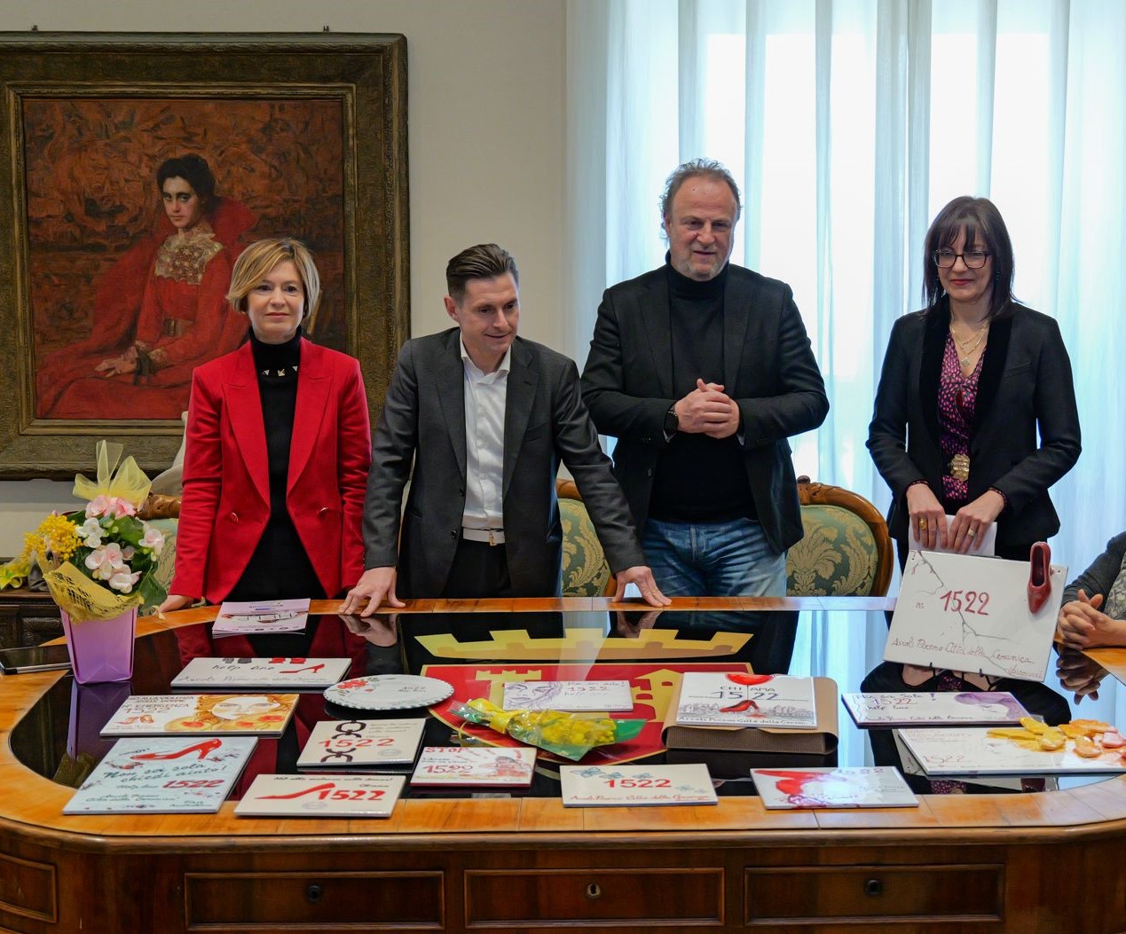 Ascoli e la ceramica in campo contro la violenza: ecco le targhe “1522” per gli impianti sportivi