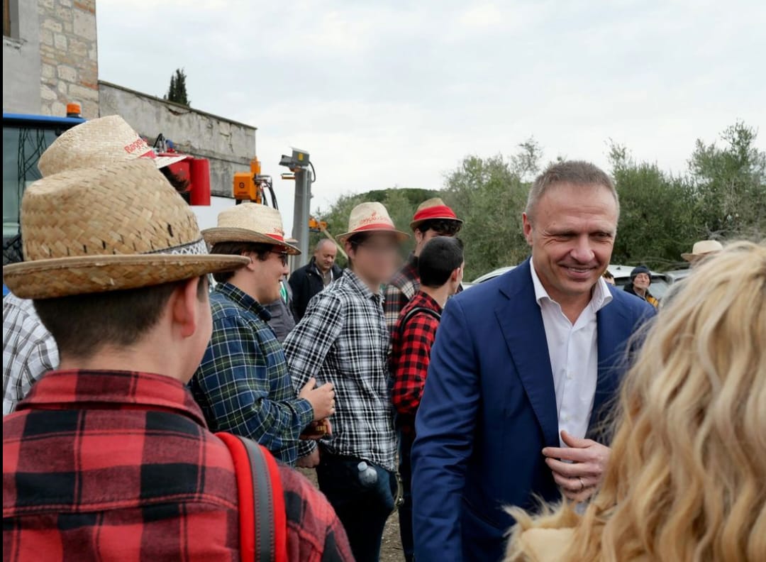 Il ministro Lollobrigida ad Ascoli: «Valorizzare le eccellenze locali per rilanciare un territorio straordinario»