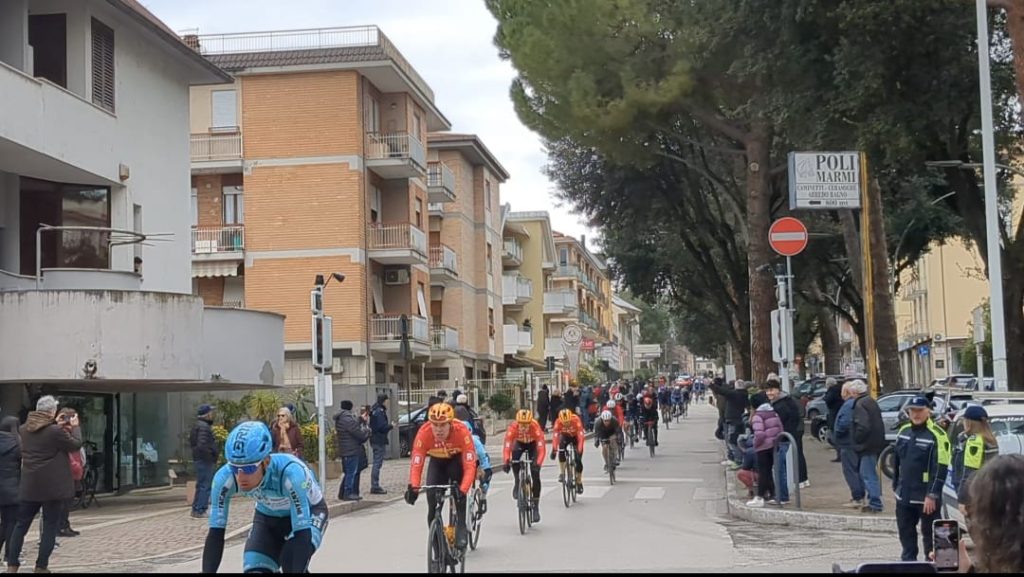 Tirreno Adriatico, il Piceno saluta il passaggio dei campioni delle due ruote <span> (Video e foto)