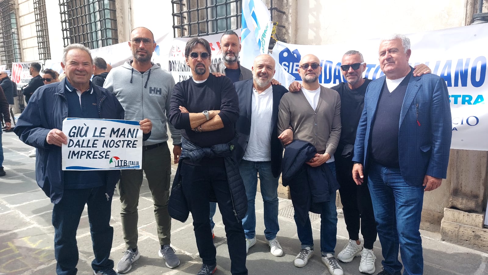 Bolkestein, balneari in piazza: «Pronti a non aprire a giugno se non otterremo risultati» <span> (Video e foto)