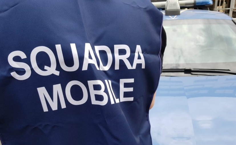 Finti carabinieri si fanno consegnare 5.000 euro da una 91enne, ma vengono arrestati da veri poliziotti