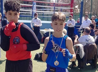 Piccoli pugili crescono Piccoli pugili crescono