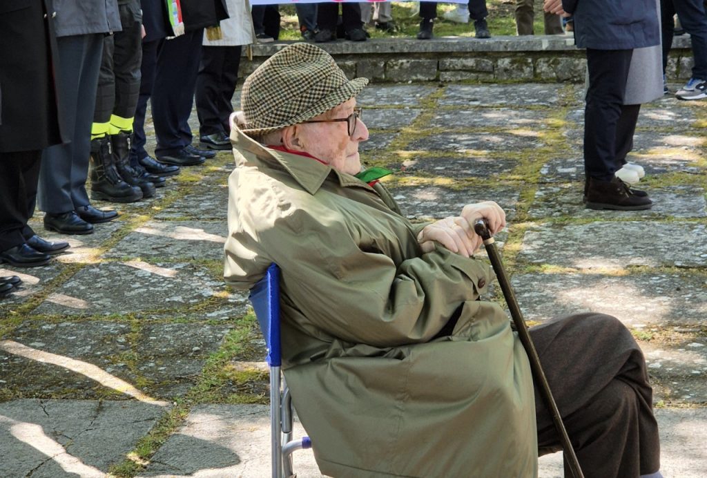 25 aprile, Colle San Marco ricorda i martiri della Resistenza: c’è anche il 97enne Luciano Carosi, l’ultimo sopravvissuto <span> (Video e foto) </span>