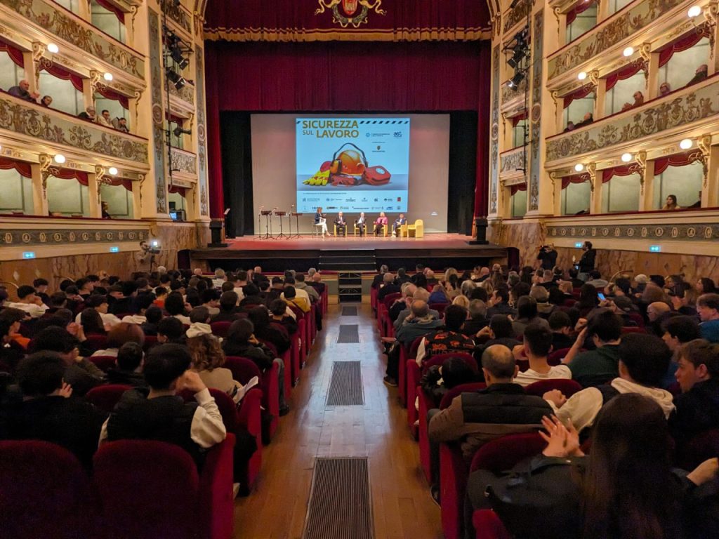 La sicurezza sul lavoro sul palco del Ventidio Basso: «Insieme per una nuova cultura in cantiere» <span> (Video)
