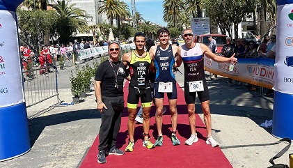 Spettacolo Trtiathlon in Riviera: vince un marchigiano Spettacolo Trtiathlon in Riviera: vince un marchigiano