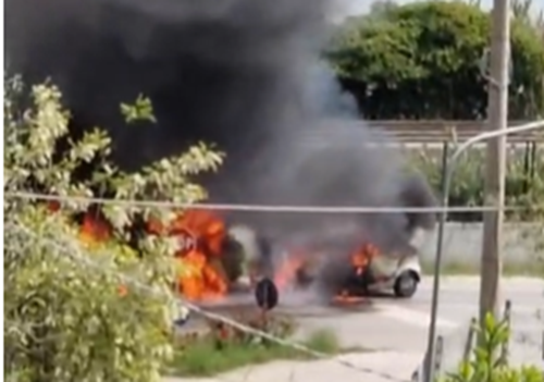 Tamponamento tra due auto a metano: divampano le fiamme  <span> (Video)