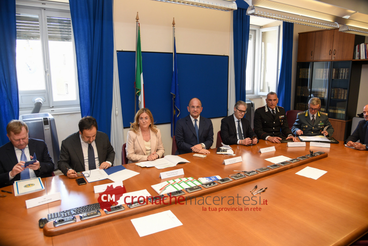 Summit contro le mire mafiose nel cratere: «Il ministero vuole incrementare i controlli <br> ma non rallenteremo i lavori»
