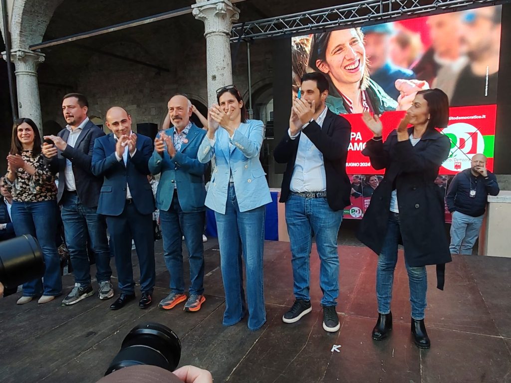 Elly Schlein ad Ascoli, messaggio chiaro: «Qui per vincere» <span> (Video e foto) </span>