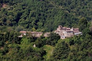 Paesaggi della Valle Castellana: il castello nella valle della paura Paesaggi della Valle Castellana: il castello nella valle della paura