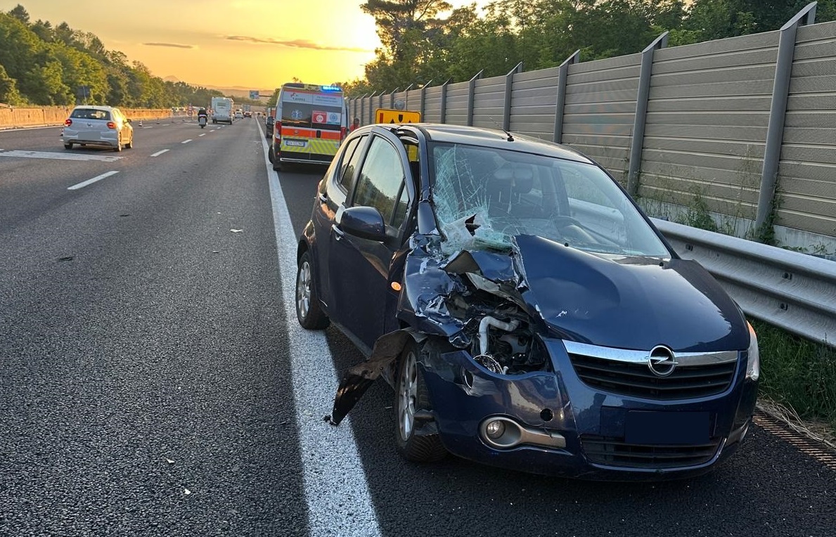 Impatto in A14, soccorso un ragazzo <span> (Foto)