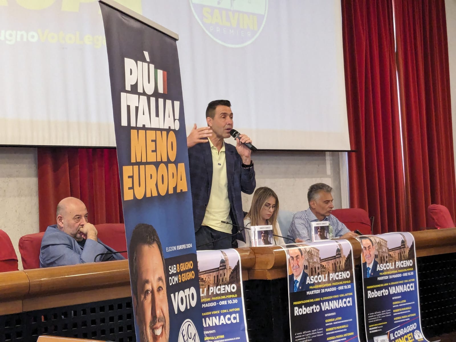 Il generale Vannacci ad Ascoli: «Non ci sono idee totalmente sbagliate: libertà di espressione per cambiare un’Europa che non piace»