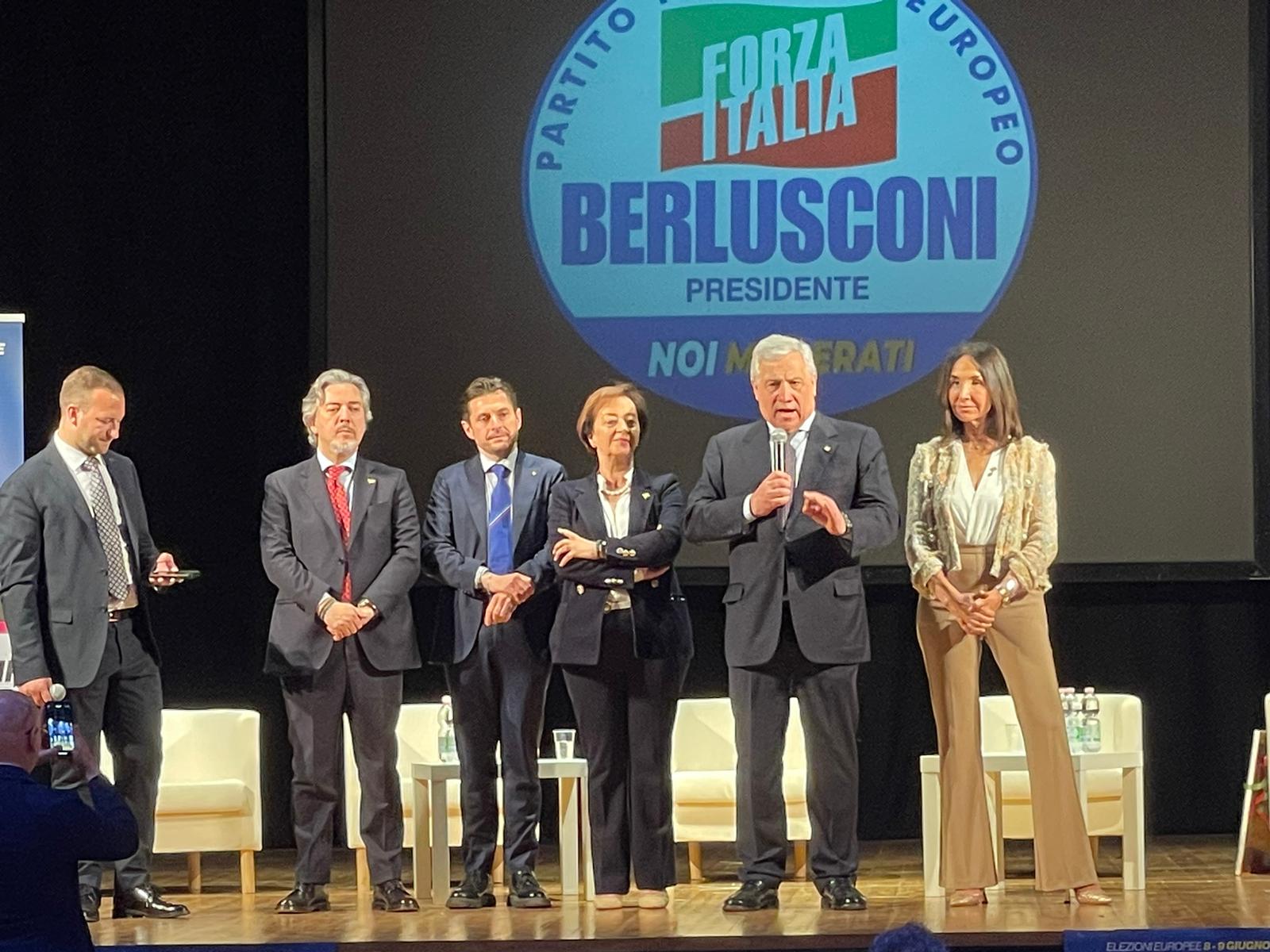 Antonio Tajani, dalla corsa alle Europee ad Ascoli: «Non si governa con gli occhi fissi sui propri confini» <span> (Video e foto)
