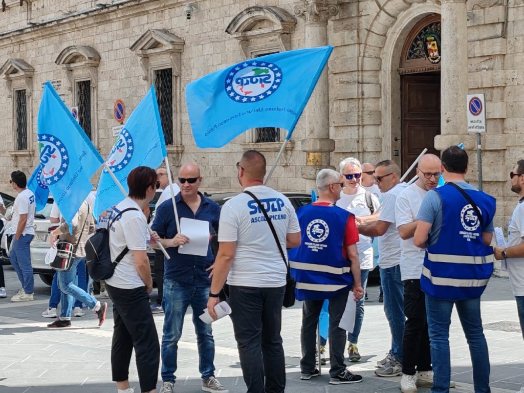Scontri dopo Ascoli-Pisa, manifestazione del Siulp: «Tornare a casa incolumi è un diritto» <span> (Video e foto) </span>