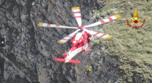 Giovane escursionista bloccata durante una passeggiata soccorsa al lago di Pilato <span> (Video)