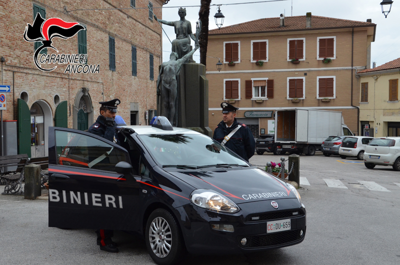 Si fingono carabinieri <br> per raggirare un anziano: <br> sorpresi e denunciati da quelli veri