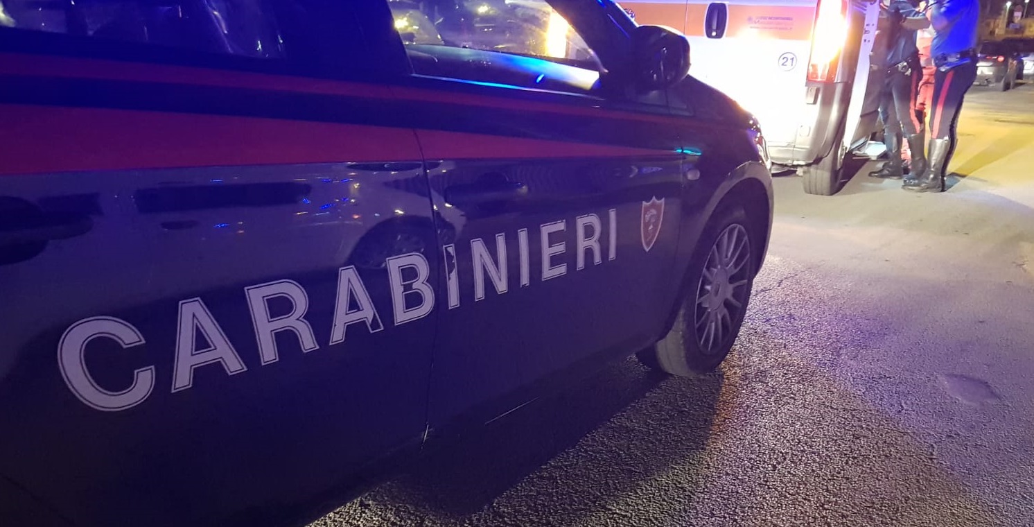 Giovane accoltellato nella notte, elitrasportato a Torrette: è grave