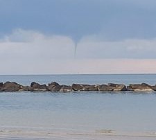 Mattinata di maltempo lungo la Riviera, in mare aperto compare “Lu Scjiò” <span> (Video) </span>
