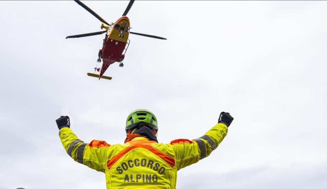 Escursionista cade e si lesiona una spalla, arriva anche l’eliambulanza