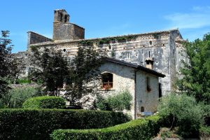 La chiesa romanica di San Giovanni ad Insulam, nella valle abruzzese delle Abbazie La chiesa romanica di San Giovanni ad Insulam, nella valle abruzzese delle Abbazie