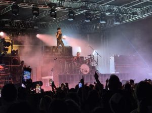 Musica dal vivo: un “boomer” al concerto di Achille Lauro (Video)