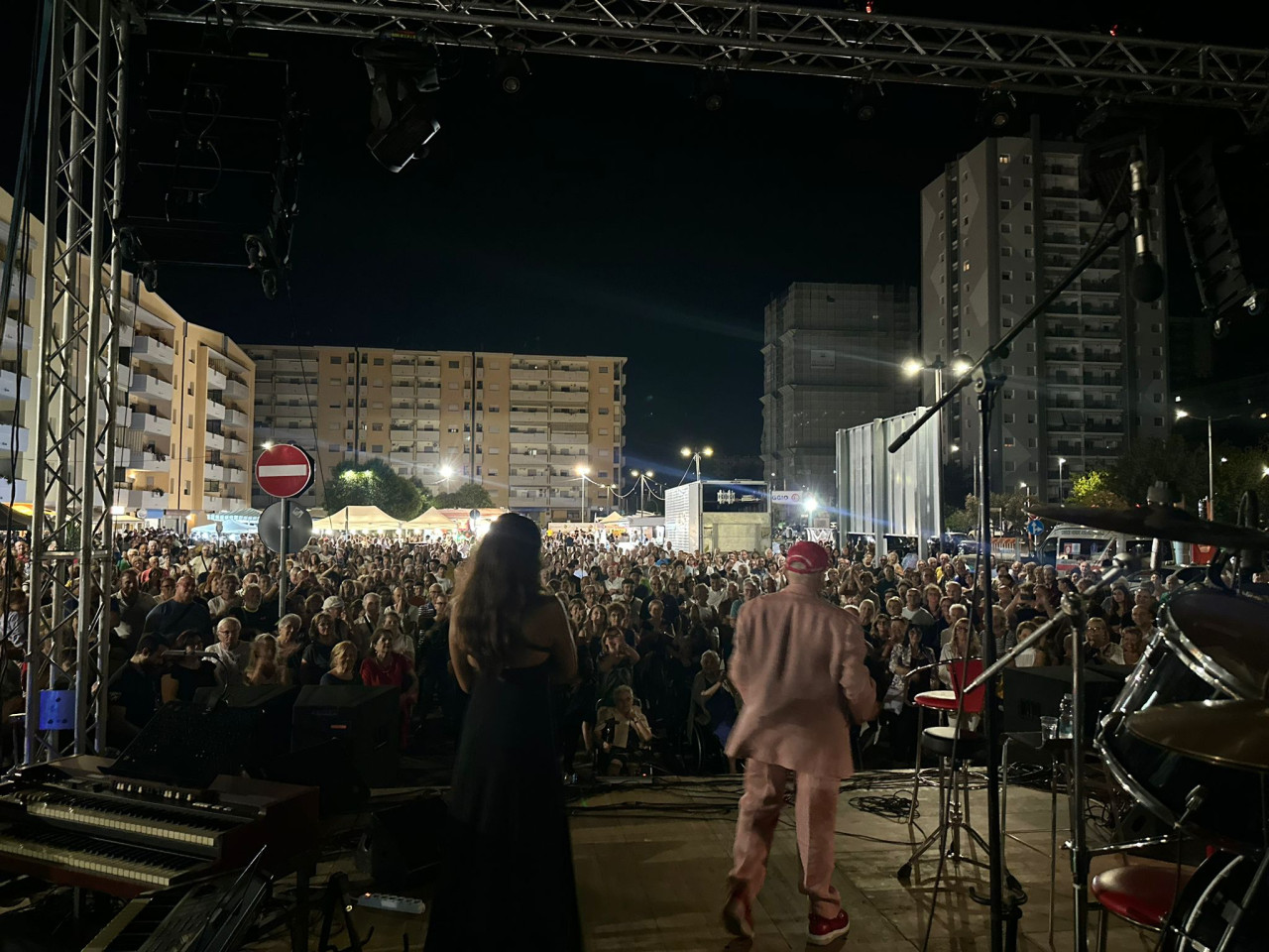 Notte Bianca a Monticelli: in migliaia a cantare con Edoardo Vianello <span> (Foto)