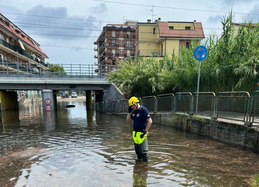 Nubifragio a San Benedetto: arriva in aiuto anche la Protezione Civile di Comunanza <span> (Video e foto)