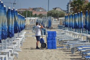 Concessioni balneari, i sindacati chiedono un tavolo al Comune: «La tutela del lavoro non può restare in secondo piano»