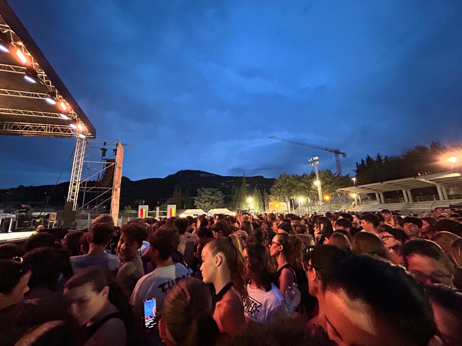 Summer Festival, pienone di giovanissimi alla corte di Anna Pepe e Tony Effe