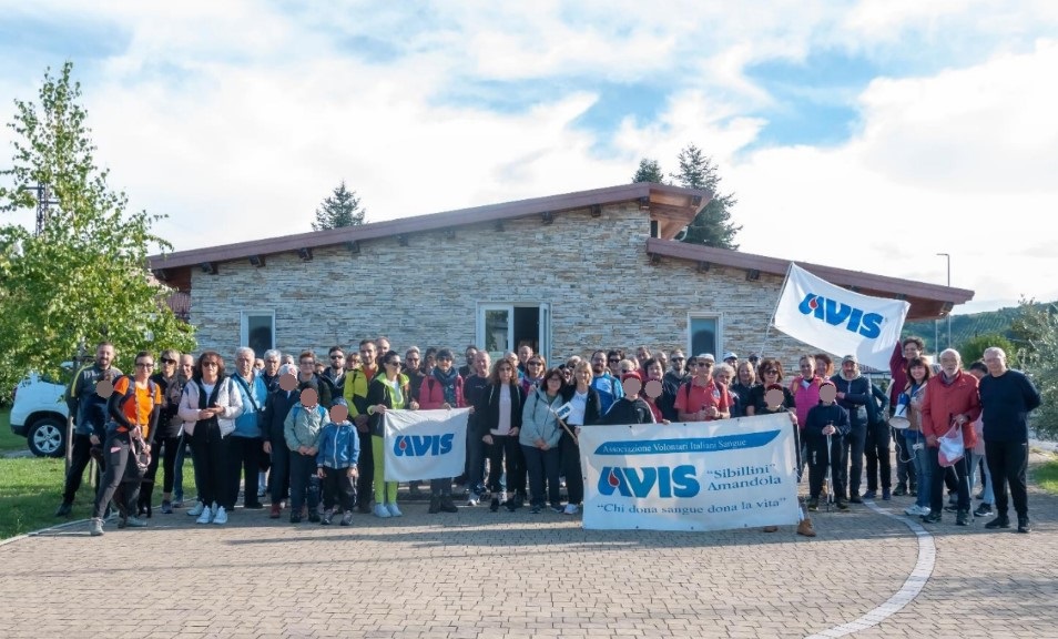 Successo per la camminata lungo la via francescana: con l’Avis tra salute, dono e meraviglie del territorio Successo per la camminata lungo la via francescana: con l’Avis tra salute, dono e meraviglie del territorio