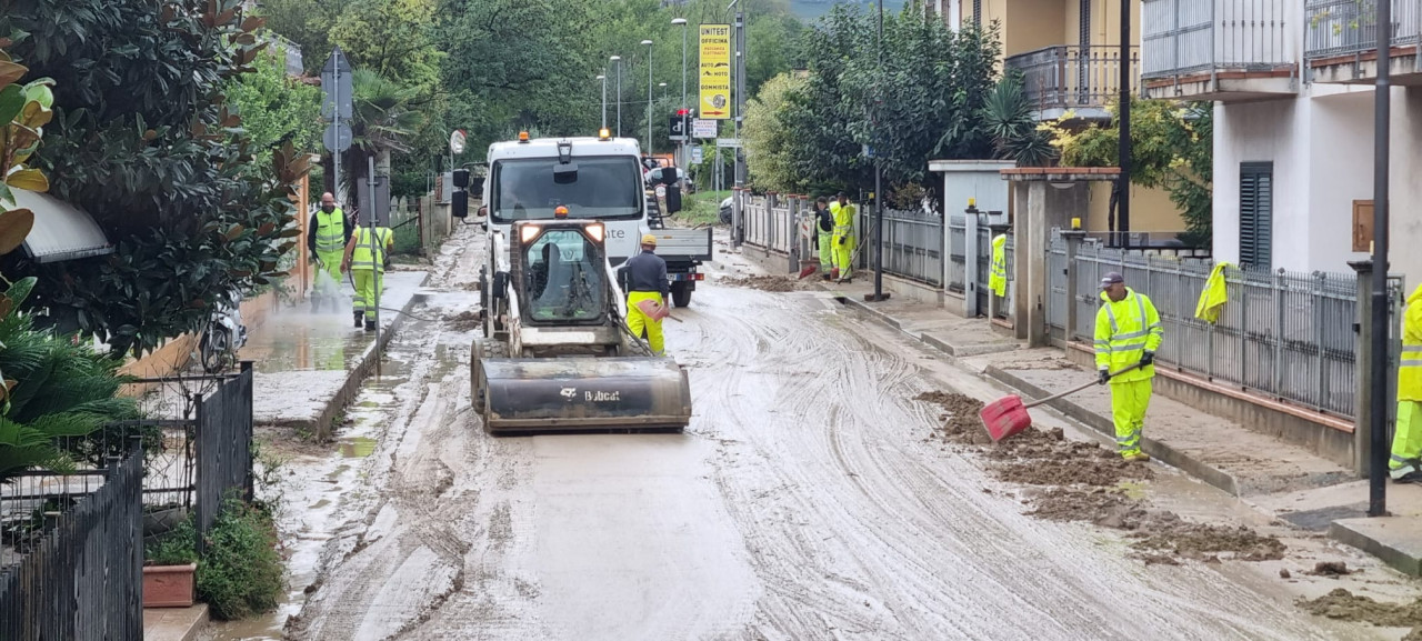 <span> Aggiornamenti maltempo: </span> <br> «Evitare di scendere negli scantinati anche solo per verificare i danni» <span> (VIDEO E FOTO)