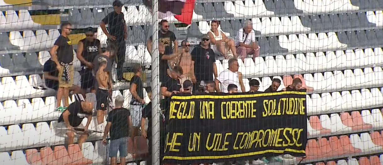 L’Ascoli verso l’inedito match contro il Milan Futuro senza gli Ultras: «Squadre B un pericolo per le realtà locali»