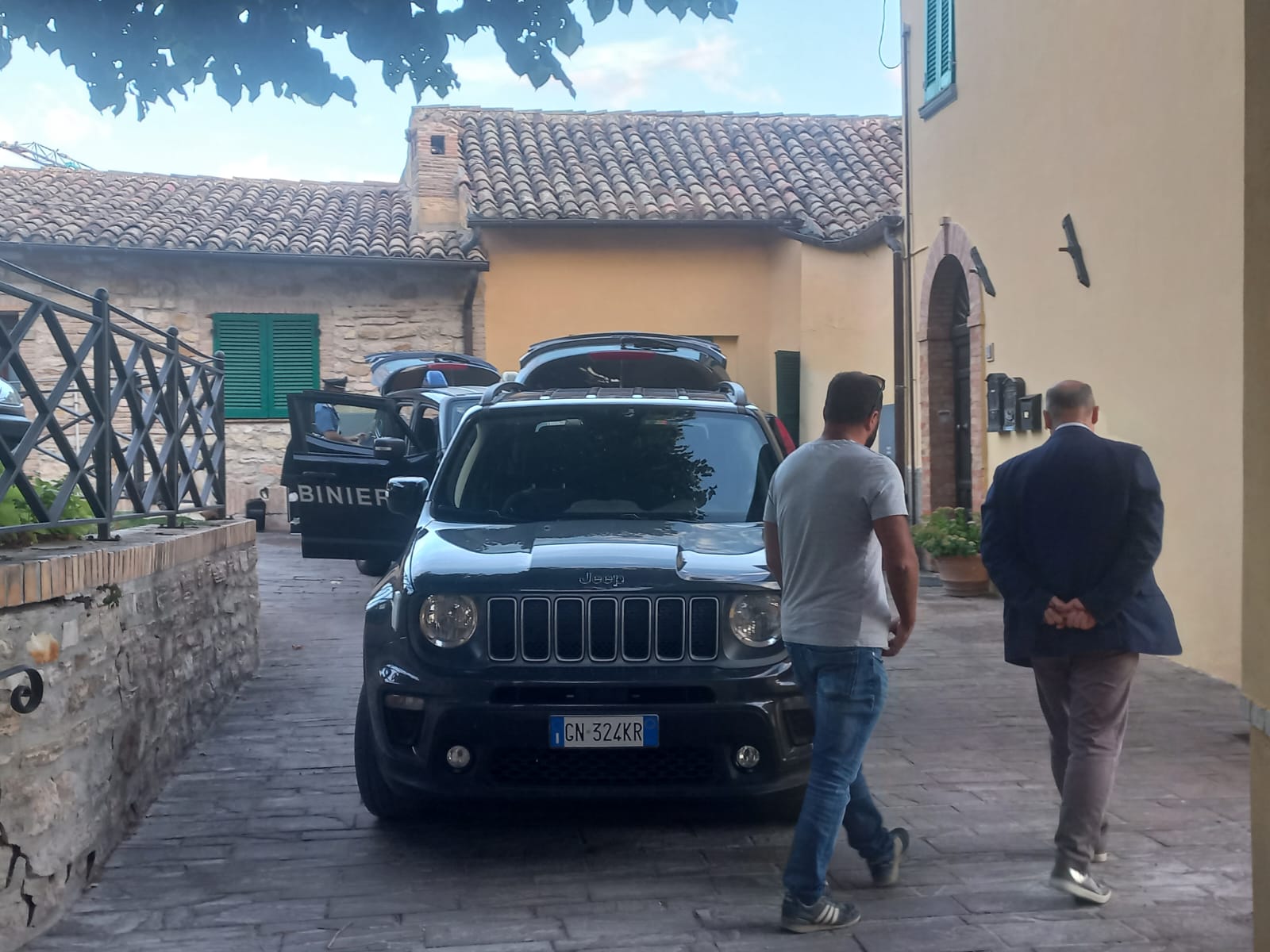 Tentato omicidio a Gagliole, la vicina: <br> «Ho sentito delle forti urla, <br> famiglia tranquilla non posso crederci»