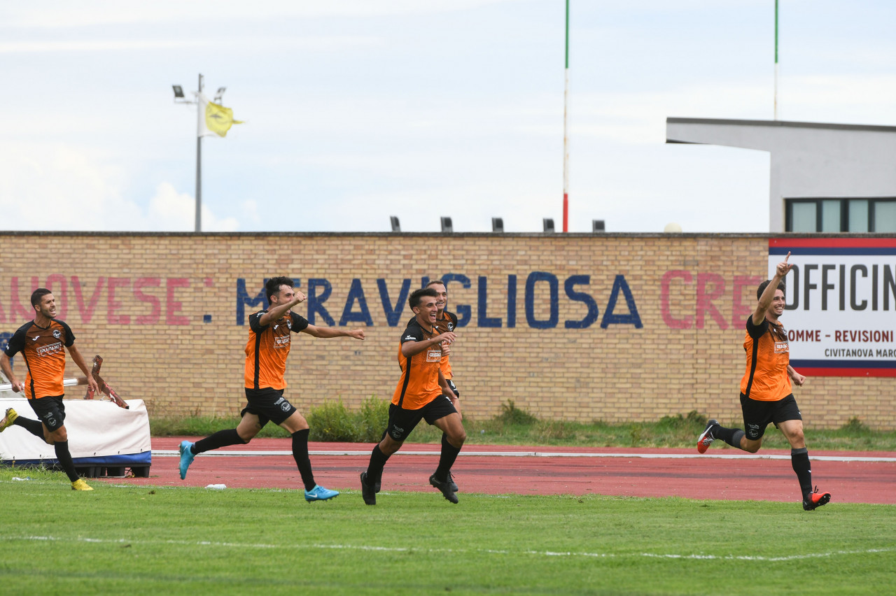 Atletico Ascoli corsaro, uno-due alla Civitanovese <span> (Le foto) </span>