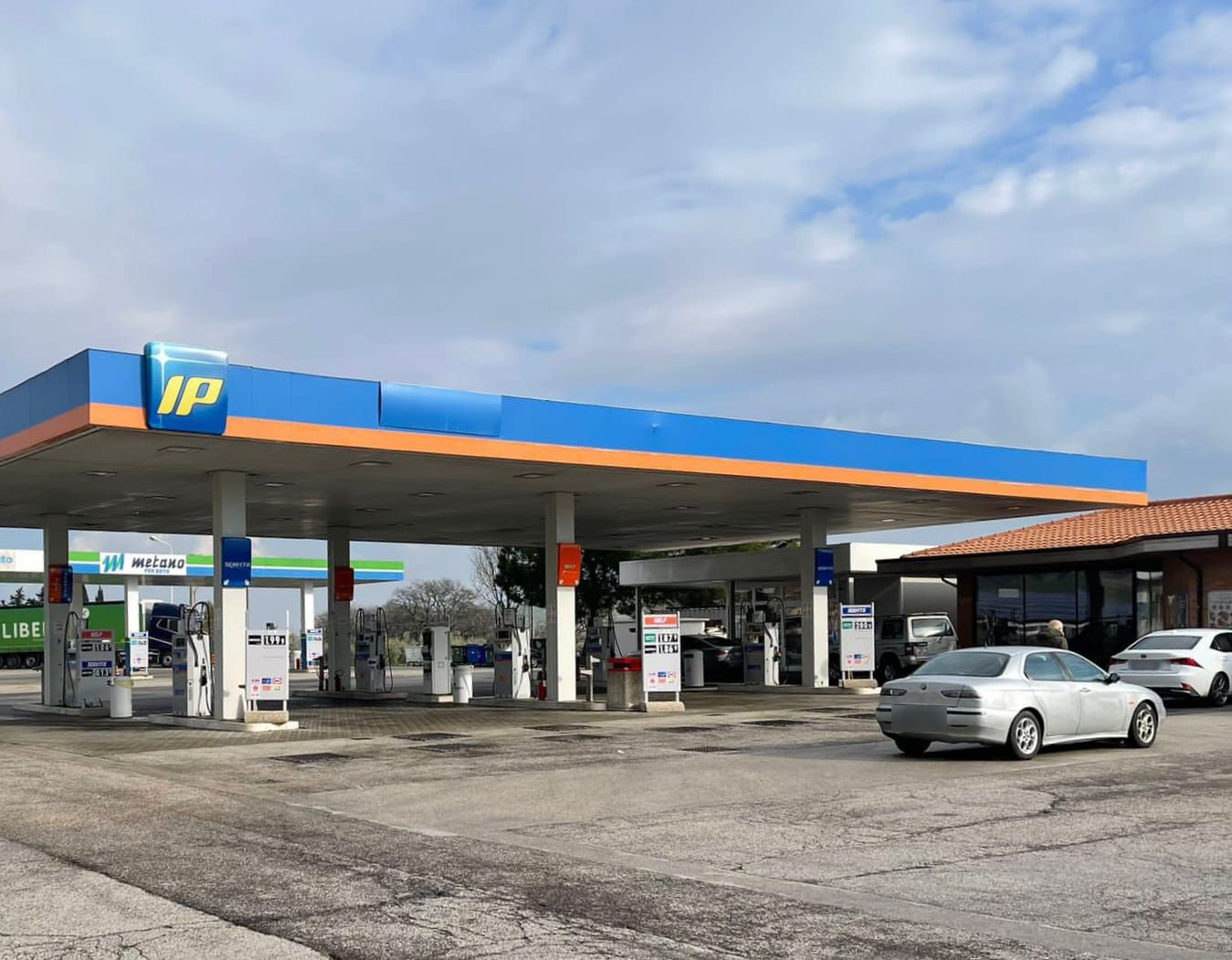 Tentata rapina all’Autogrill, i clienti fanno fuggire il malvivente