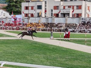 Foligno, strepitoso Mattia Zannori vince la Quintana e batte Luca Innocenzi <span> (Video e foto)