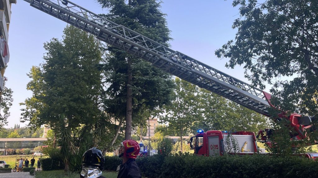 Incendio in appartamento a Monticelli, tempestivo intervento dei Vigili del fuoco <span> (Video e foto)