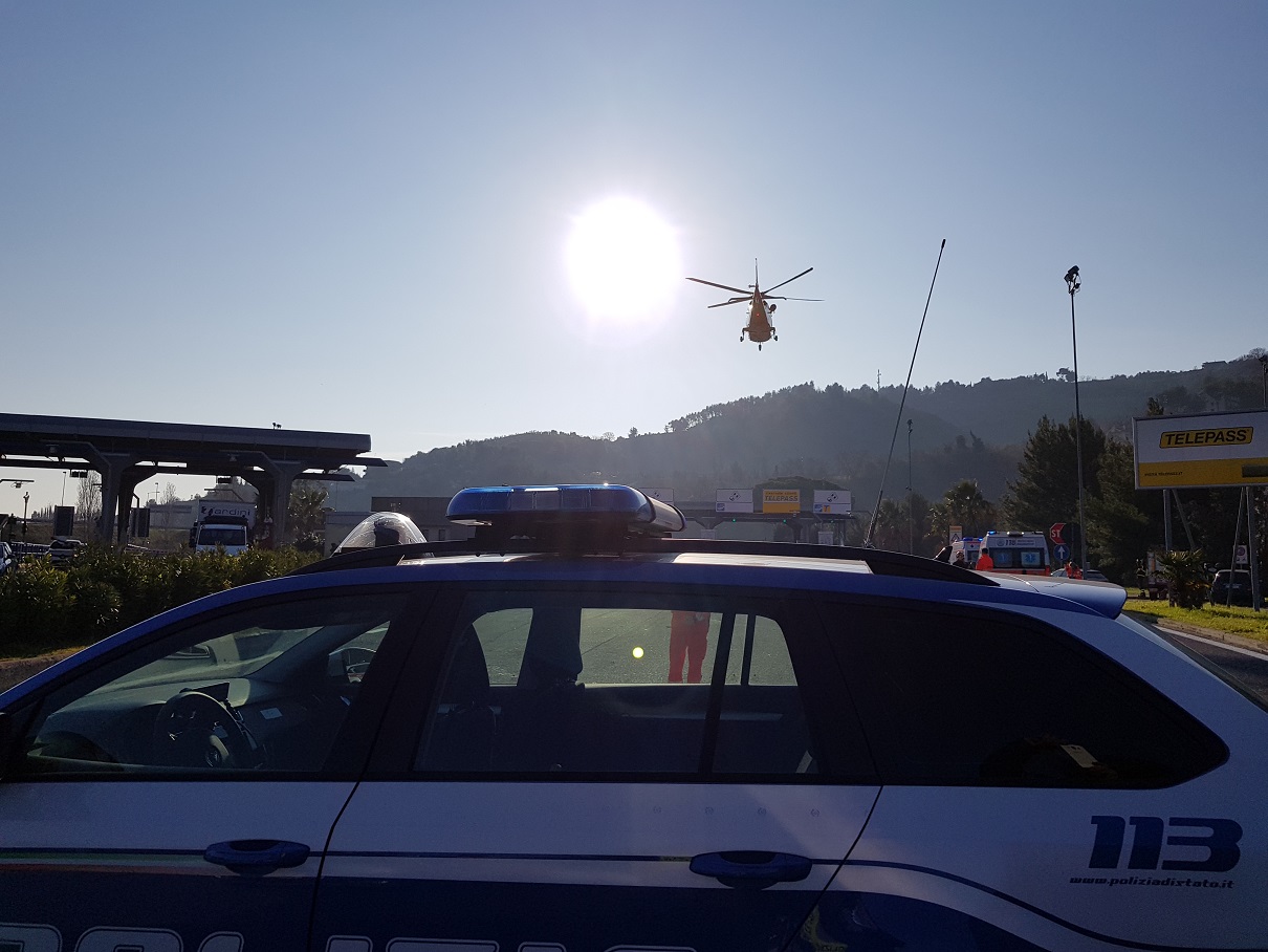 Malore mentre guida il tir, muore lungo l’A14
