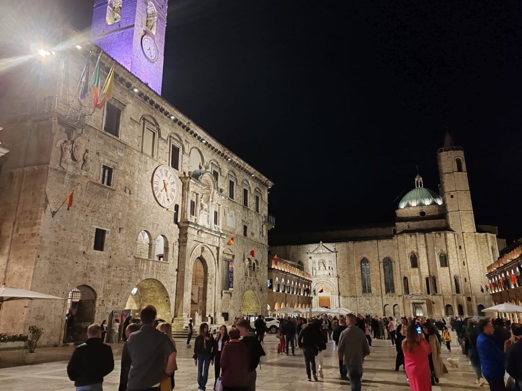 Turismo ascolano, visitatori arrivano ma non pernottano nelle strut… Turismo ascolano, visitatori arrivano ma non pernottano nelle strut…