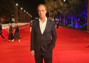 Festa del Cinema di Roma, sul red carpet c’è Maurizio Compagnoni <span> (Il video) </span>