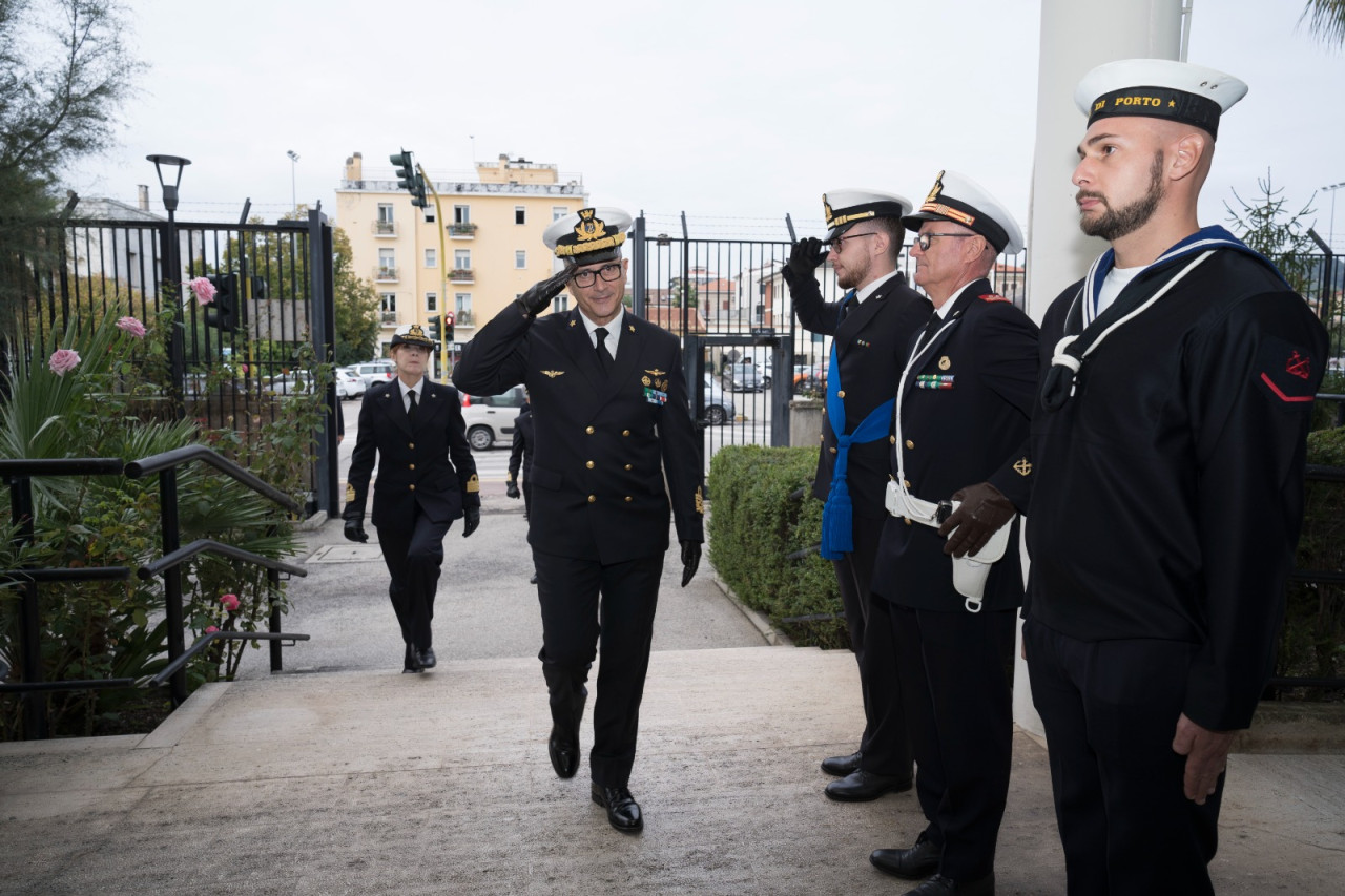 L’ammiraglio Sergio Liardo, <br> torna a far visita <br> agli Uffici marittimi delle Marche