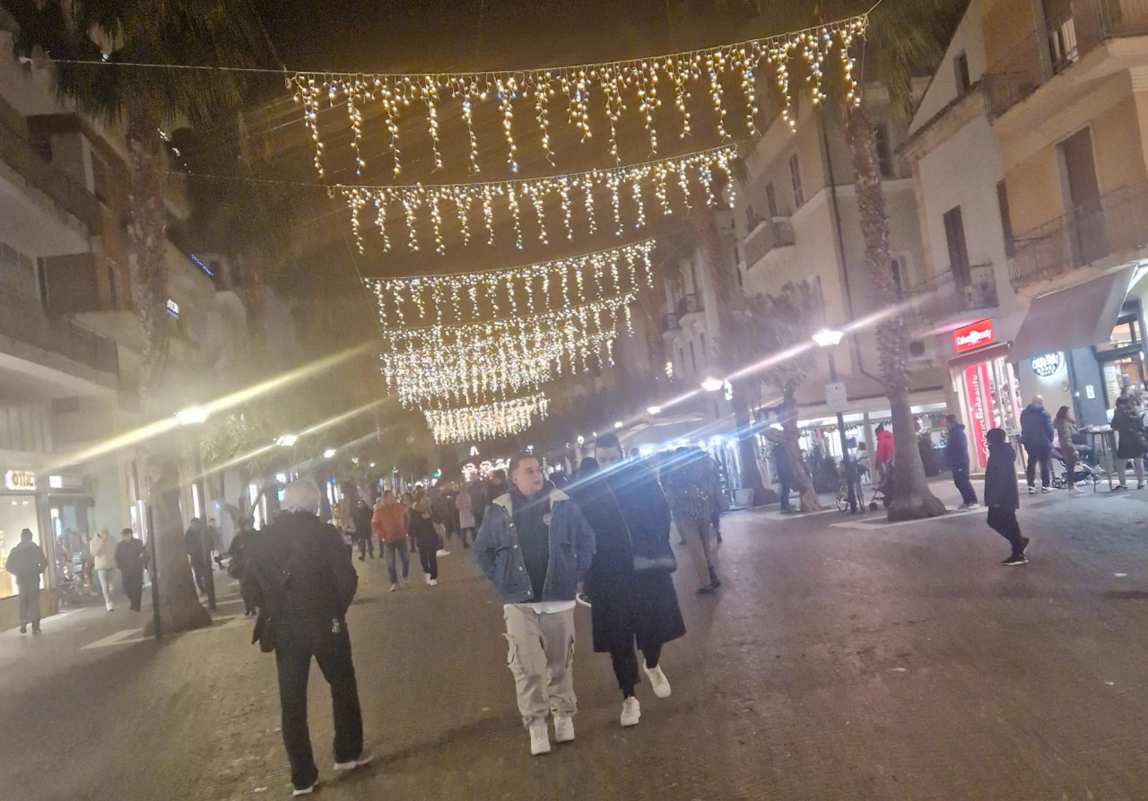 A San Benedetto luminarie da 160mila euro, per l’accensione il Comune lavora ad un brindisi “doc”