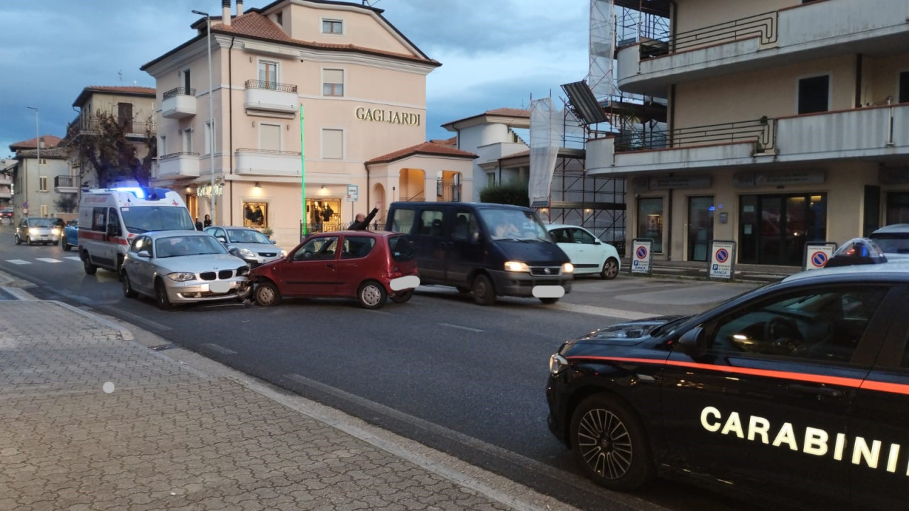 Frontale sulla Salaria: tra i feriti anche un bambino