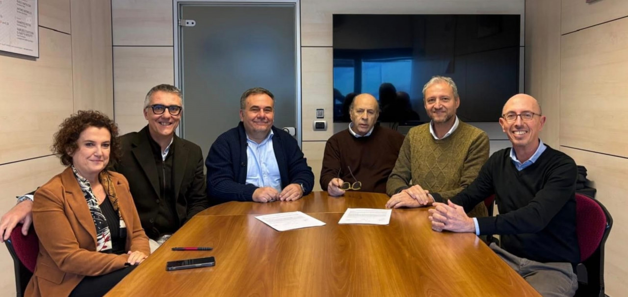 Parrucchieri, estetiste, colf: aumento degli stipendi e bonus di 100 euro Parrucchieri, estetiste, colf: aumento degli stipendi e bonus di 100 euro