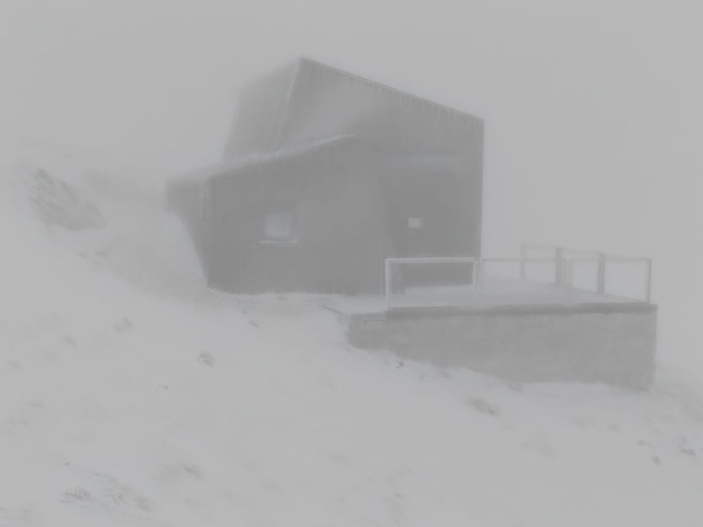 Vette picene imbiancate dalla neve: un fascino che si rinnova anche tra gelide sferzate e disagi <span> (Video)