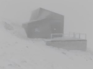 Vette picene imbiancate dalla neve: un fascino che si rinnova anche tra gelide sferzate e disagi <span> (Video)